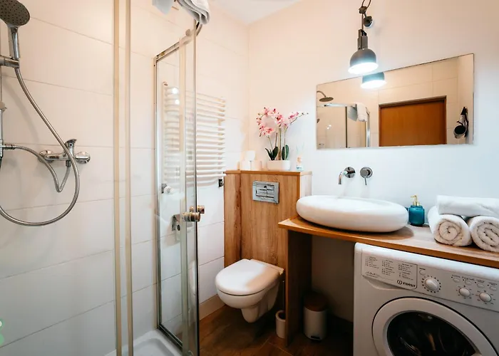 Nad Niebem Old Town By Stayly Lägenhet