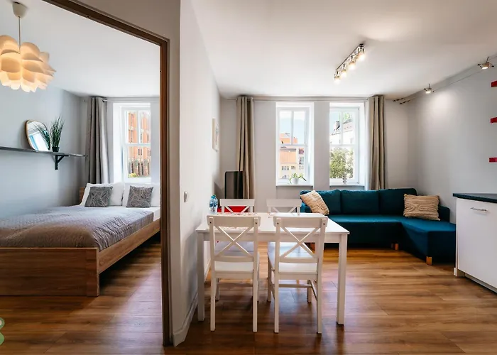 Nad Niebem Old Town By Stayly Lägenhet